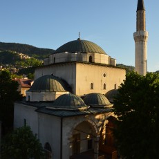 Sarajevo – Gazi Husrev-begova džamija i Sahat kula / Gazi Husrev-bey’s Mosque and Clock Tower