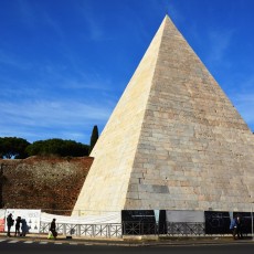 Rome – Piramide di Caio Cestio